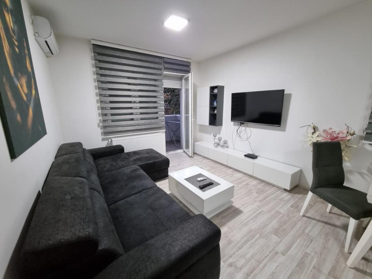 Apartment Silver 1 *